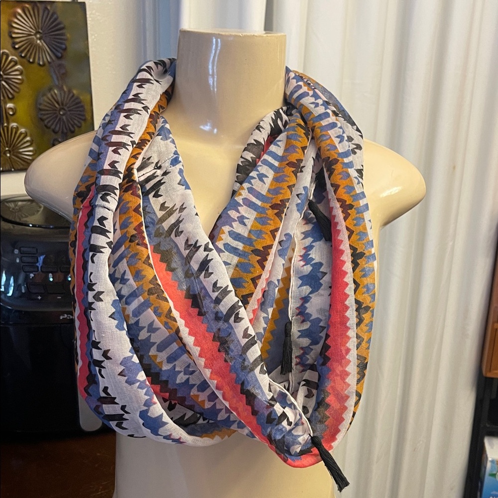 Lightweight Multicolor Zigzag Infinity Scarf